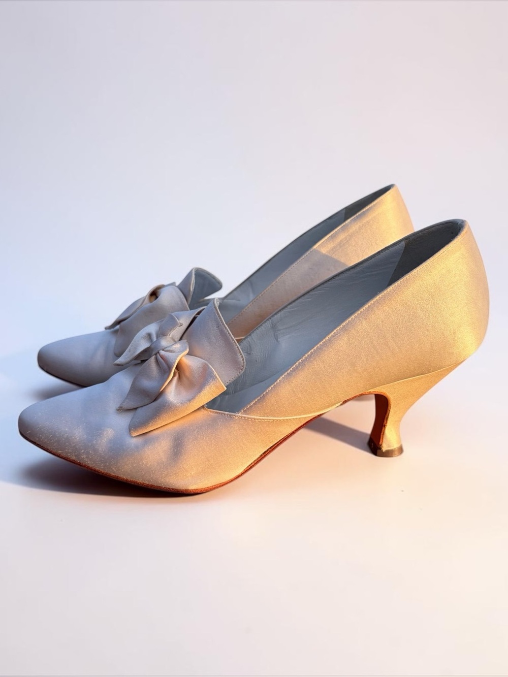 VINTAGE 1990 PETER FOX ITALIAN KIMBERLY SATIN PUMPS SIZE 8.5 B